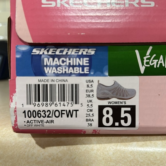 Women’s Sketchers Stretch Fit 8.5 NWT VEGAN Off White with Tan Design - Picture 9 of 9